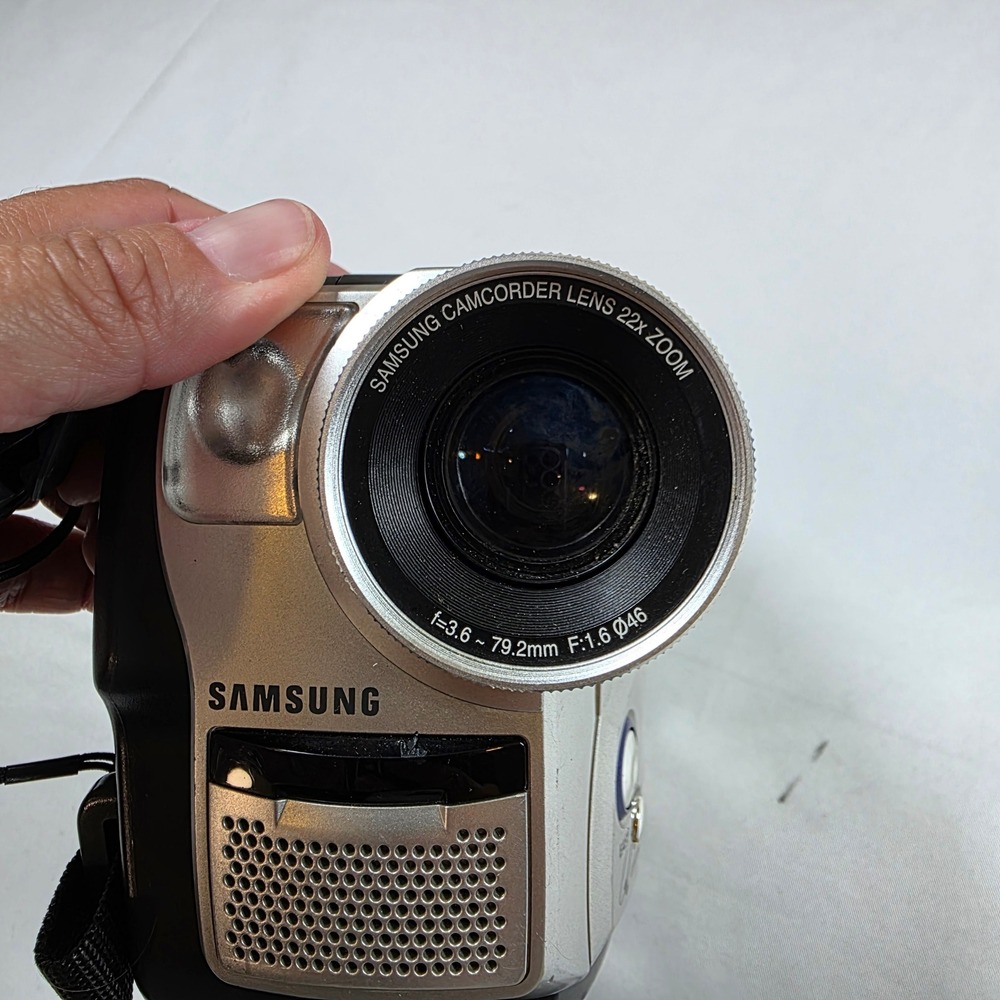 Samsung SCL610 Hi8 8mm Camcorder 22x Optical Zoom 500x untested no battery - Picture 4 of 6